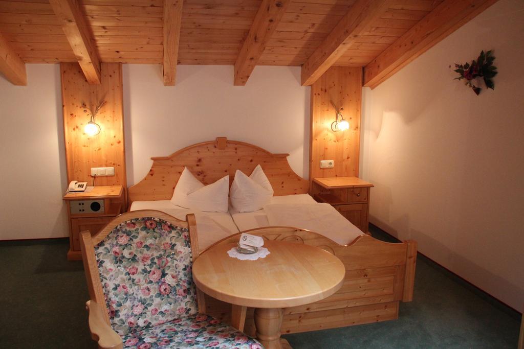Panorama-Hotel Winklerhof Holzgau Bilik gambar